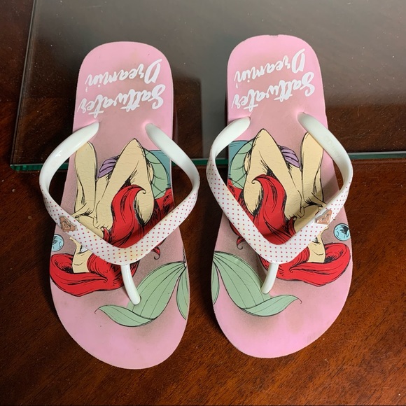 Girl’s Roxy X Disney Little Mermaid Ariel Flip Flop Sandals - Picture 2 of 10